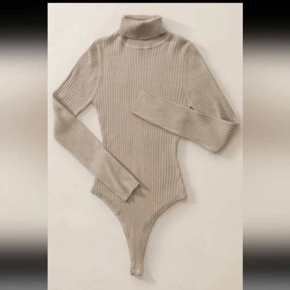Fashion Nova Cream / Beige Ribbed Knit Turtleneck Bodysuit Size XS